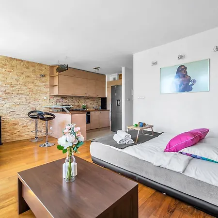 Markowska Studio - Stadion, Shops, Trams Nearby - By Rentujemy Appartement *