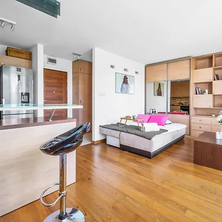 Markowska Studio - Stadion, Shops, Trams Nearby - By Rentujemy *